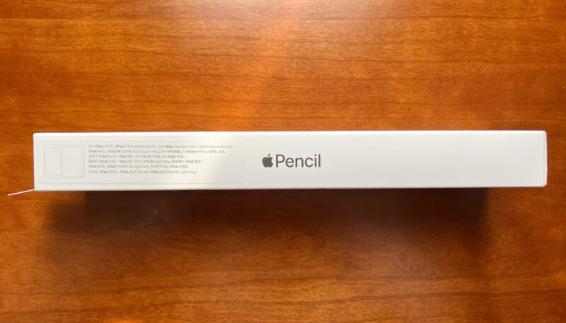 Apple Pencil(アップルペンシル)第1世代の外箱。側面。対応機種が書かれています。