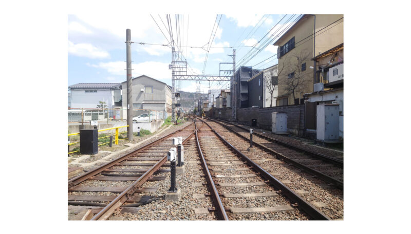 踏切の写真をアニメ風に加工する